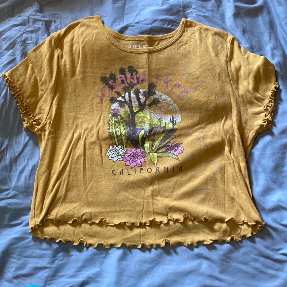 Cute yellow Tee
